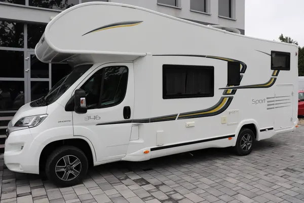 Fiat Ducato Benimar - montaż haka holowniczego, ujęcie 08