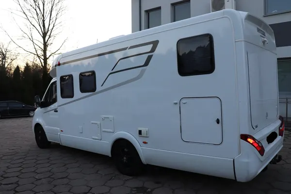 Mercedes Sprinter Hymer - montaż haka holowniczego, ujęcie 10